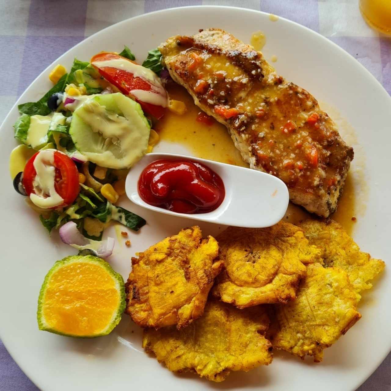 Filete de corvina al ajillo