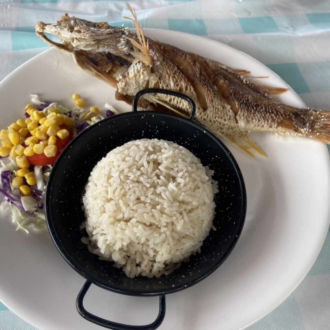 Filete frito con arroz al coco