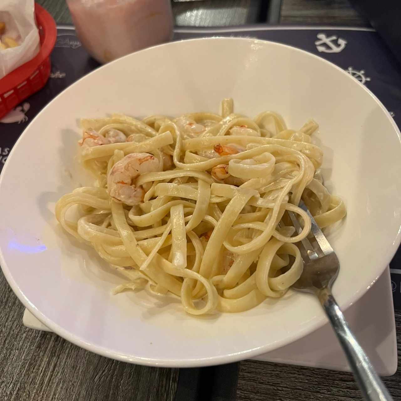 Fetticine Alfredo con camarones