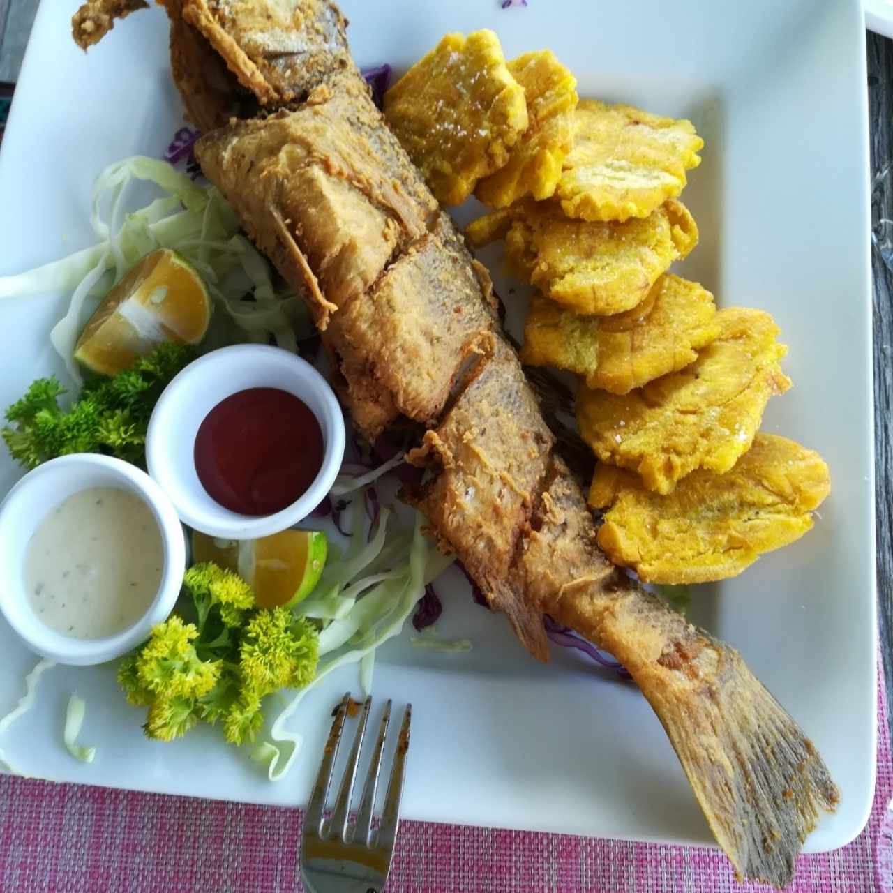 Corvina Frita con patacones