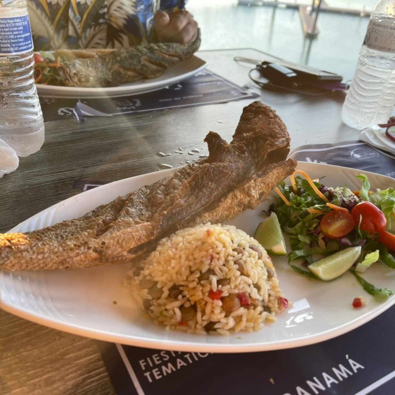 Pescado frito con Arroz con guandú