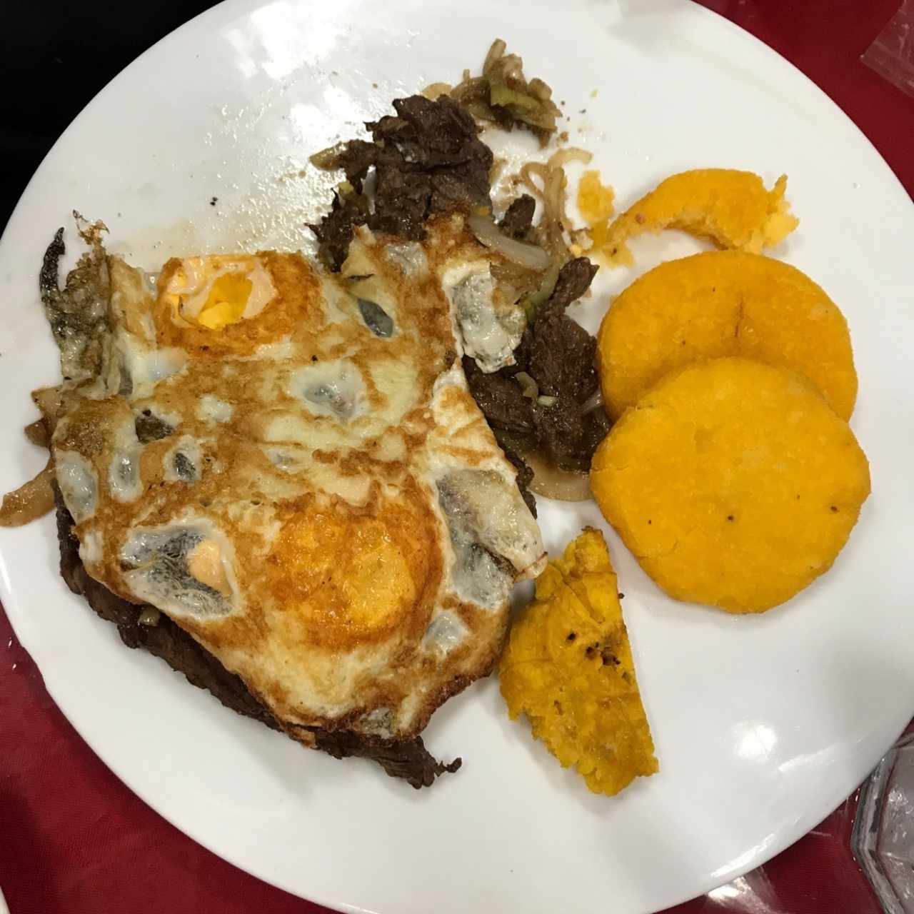 bistec a caballo. pedimos los huevos al gusto. (ya habíamos empezado a comer) 