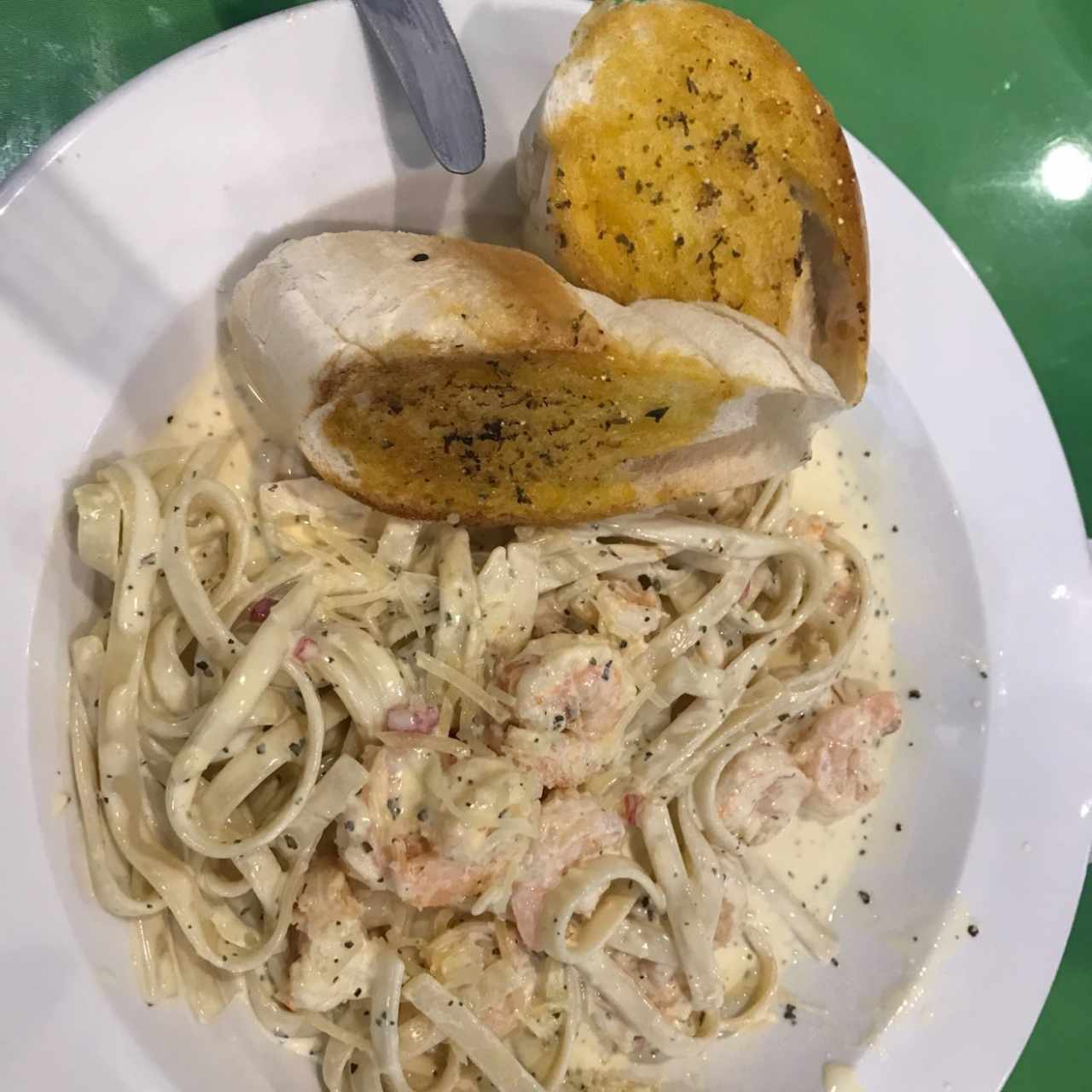 fettuccine alfredo con camarones