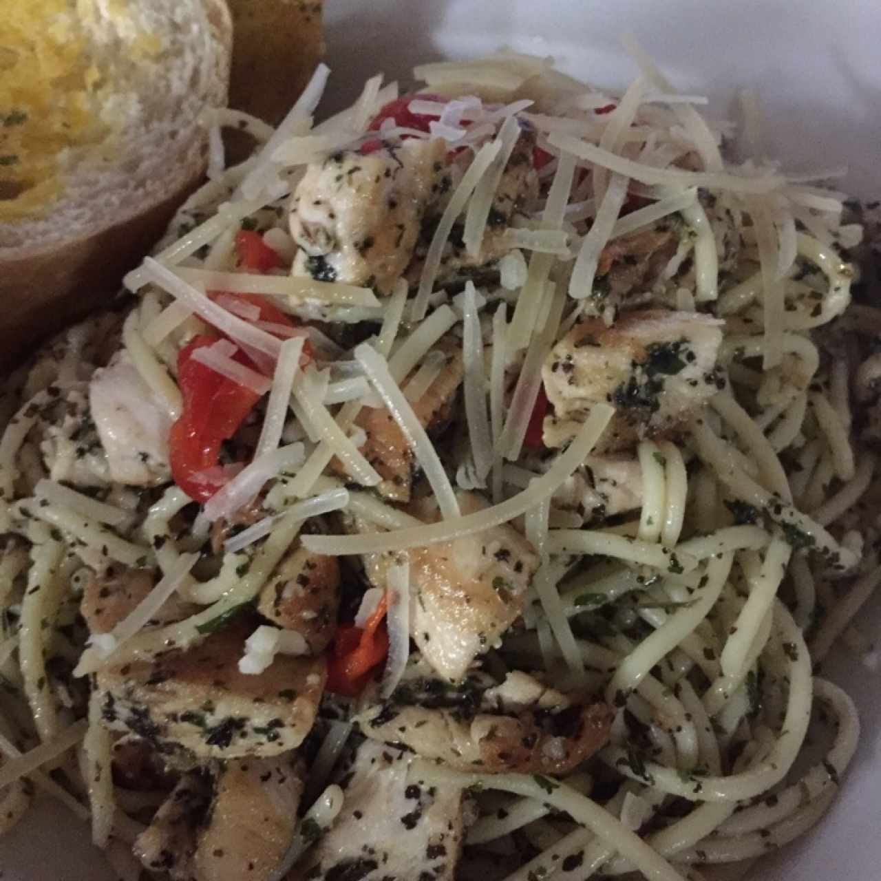 Spaguetti al oleo con pollo