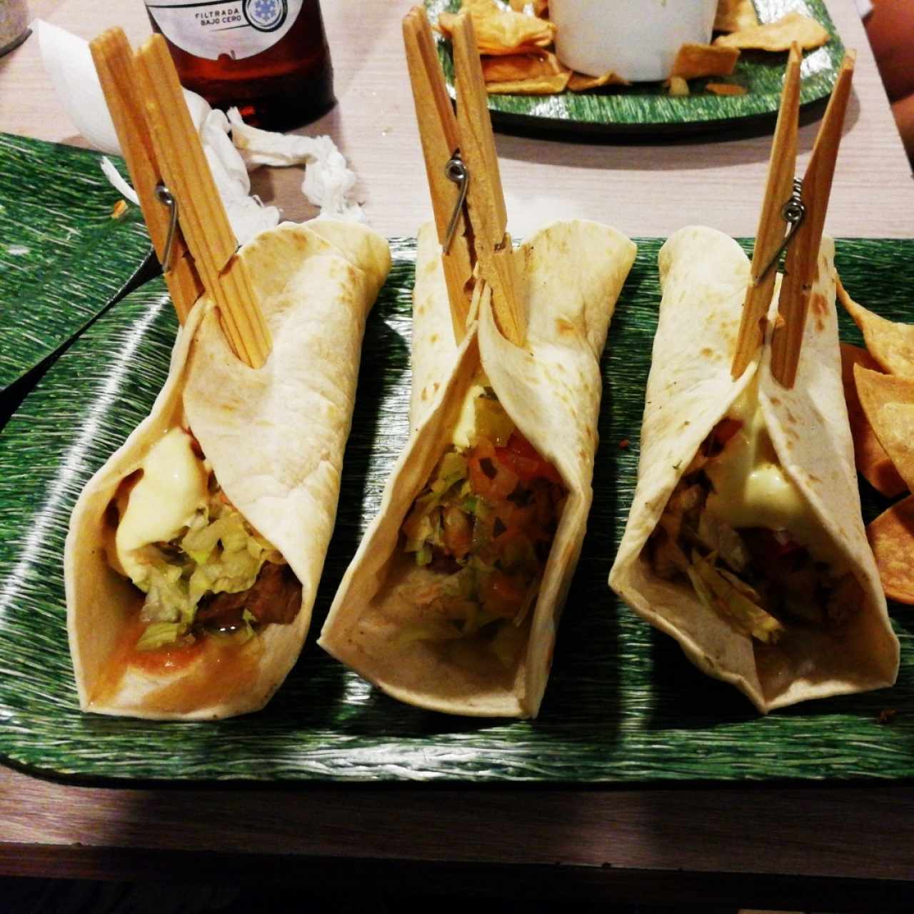 Taco mio de harina (mixto , carne y pollo) 