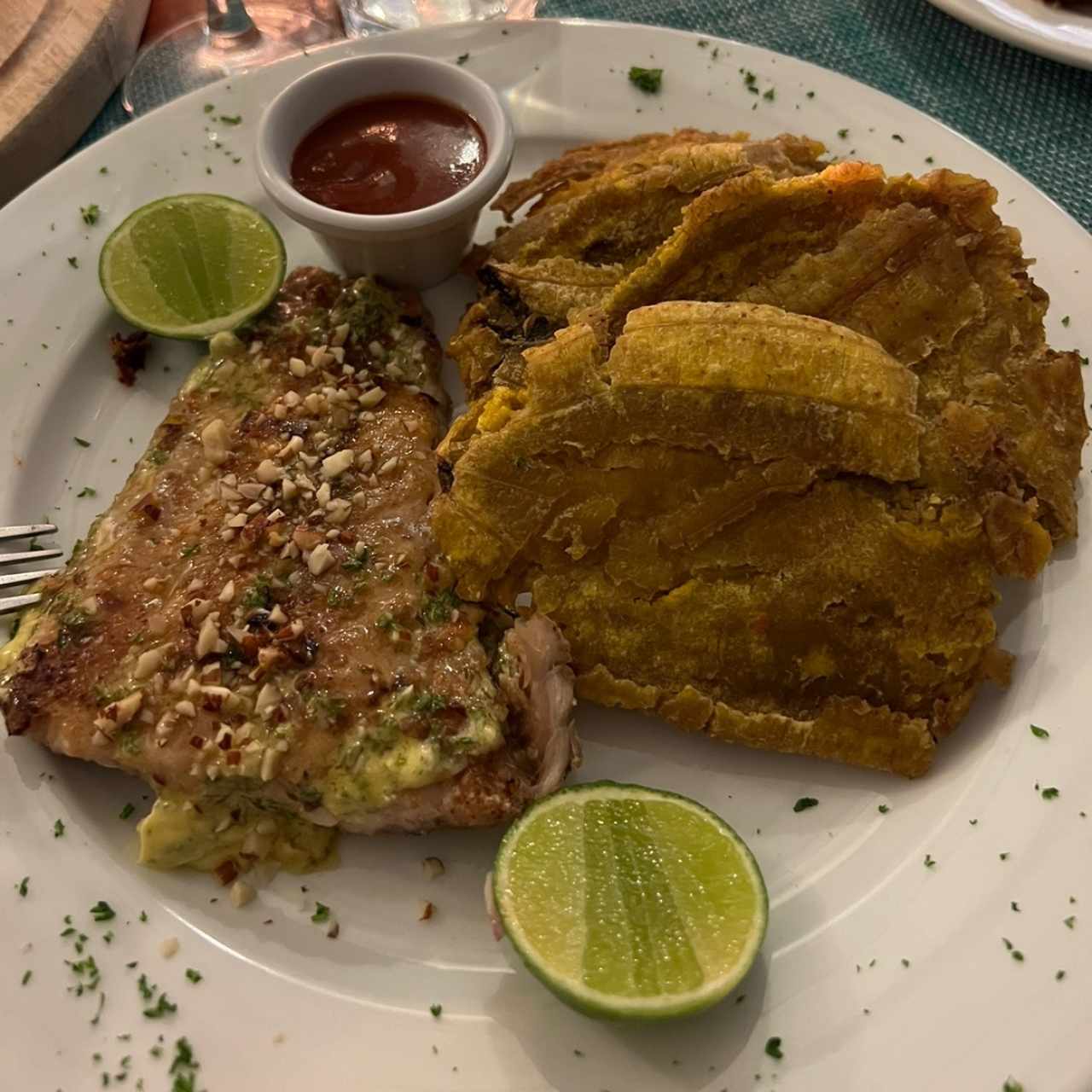 Filete de pescado al ajillo 