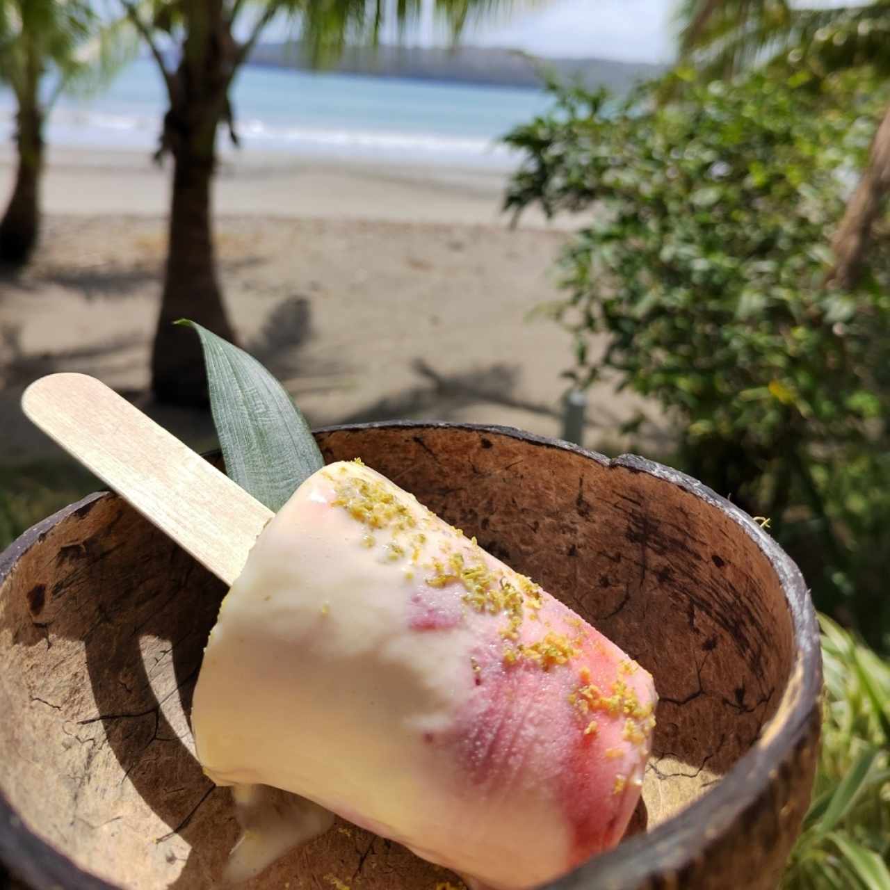 helado de limón y fresa