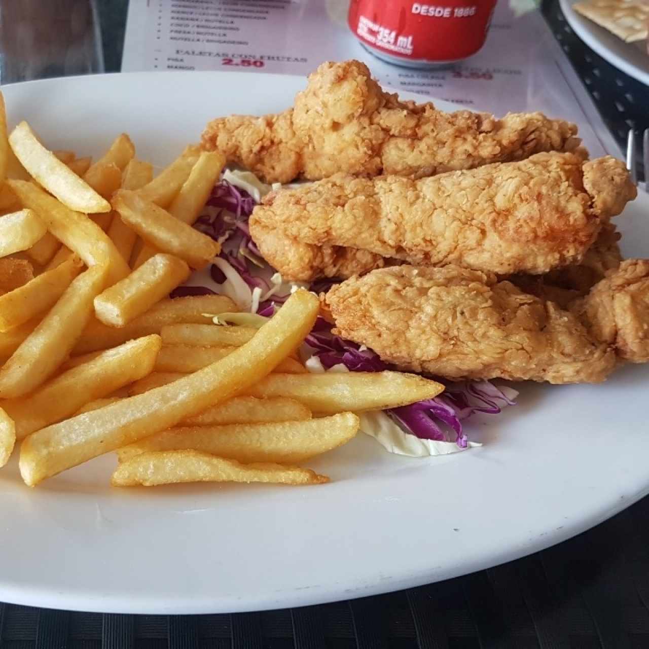 Deditos de corvina con papas fritas