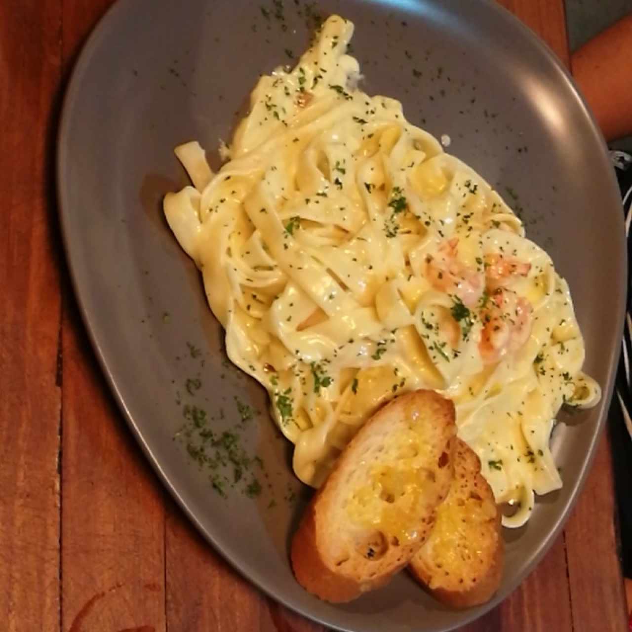 fettucini con camarones al óleo