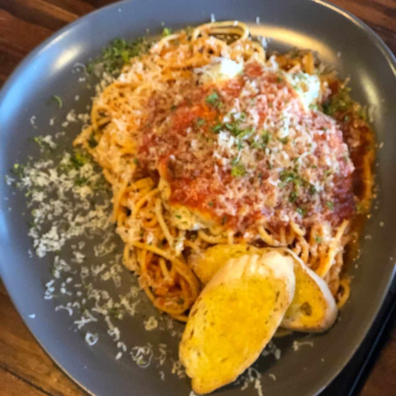 spaguetti de pollo en salsa pomodoro