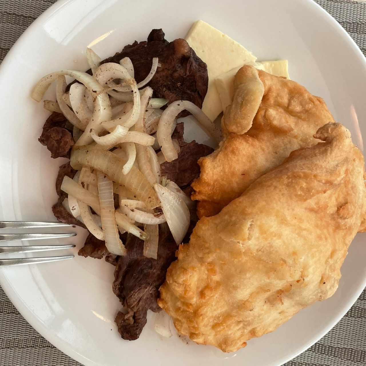 Bistec Encebollado 