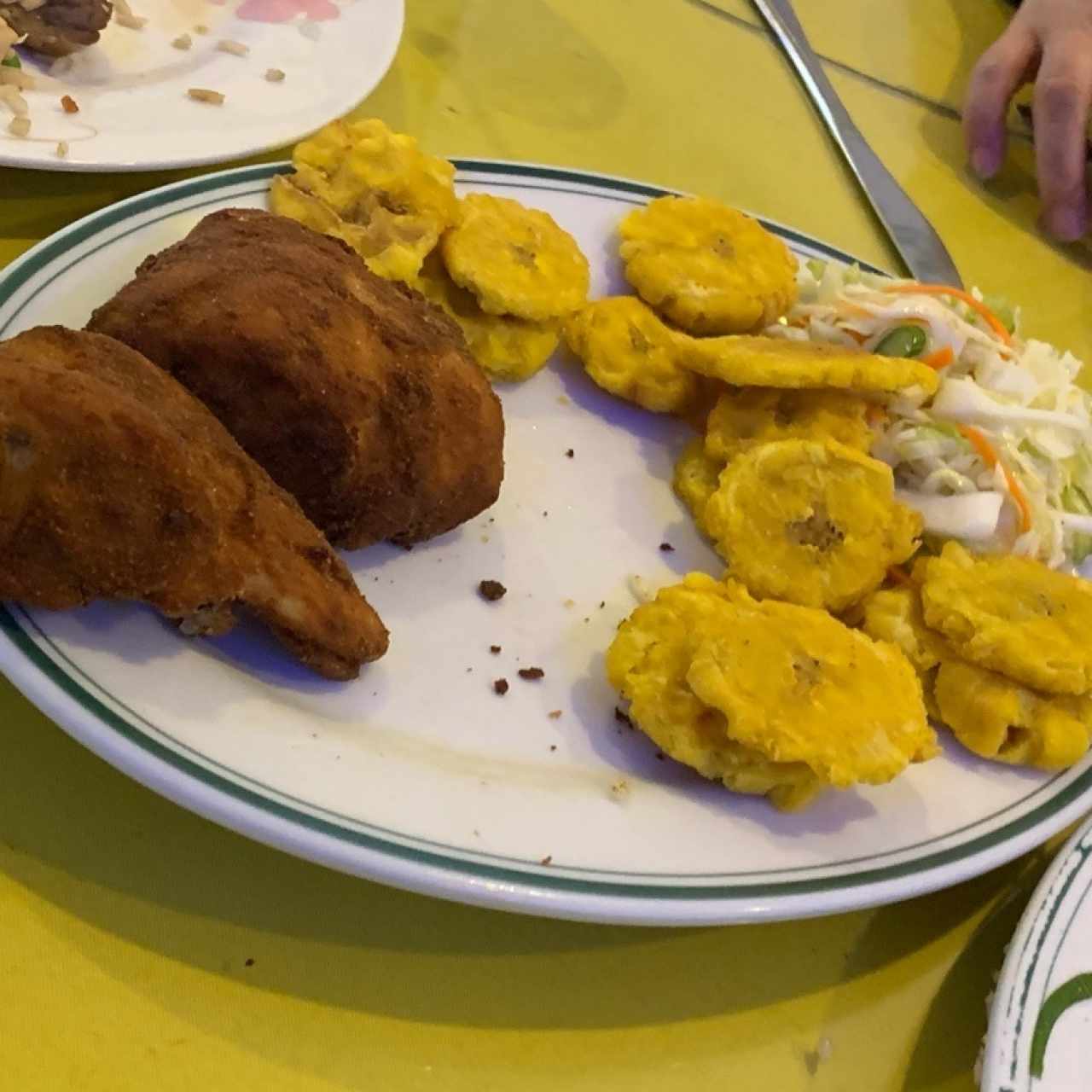 Pollo Frito y Patacones