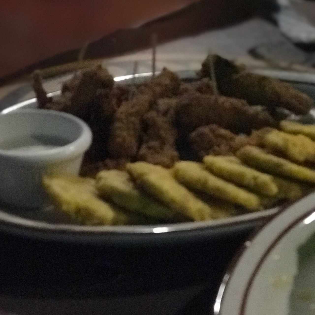 Deditos de Pollo con Patacones 