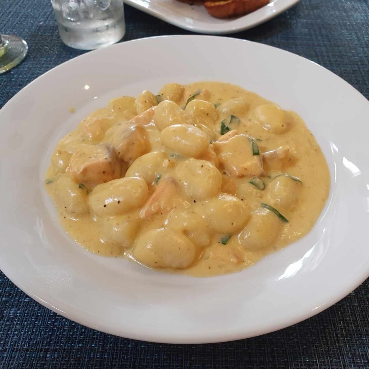 gnocci con Salmón ahumado