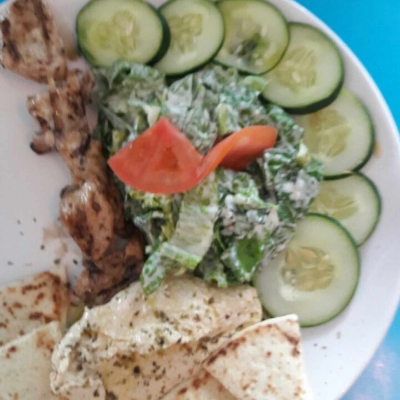 Pollo, Hummus, Ensalada