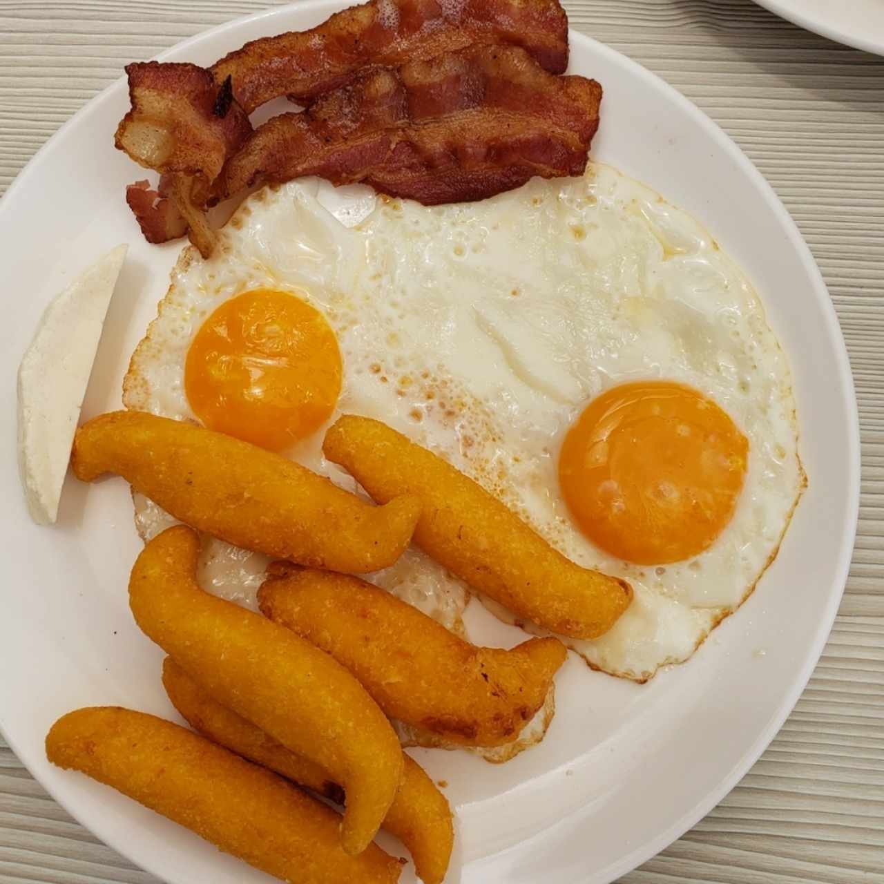 huevos al gusto con bacón 