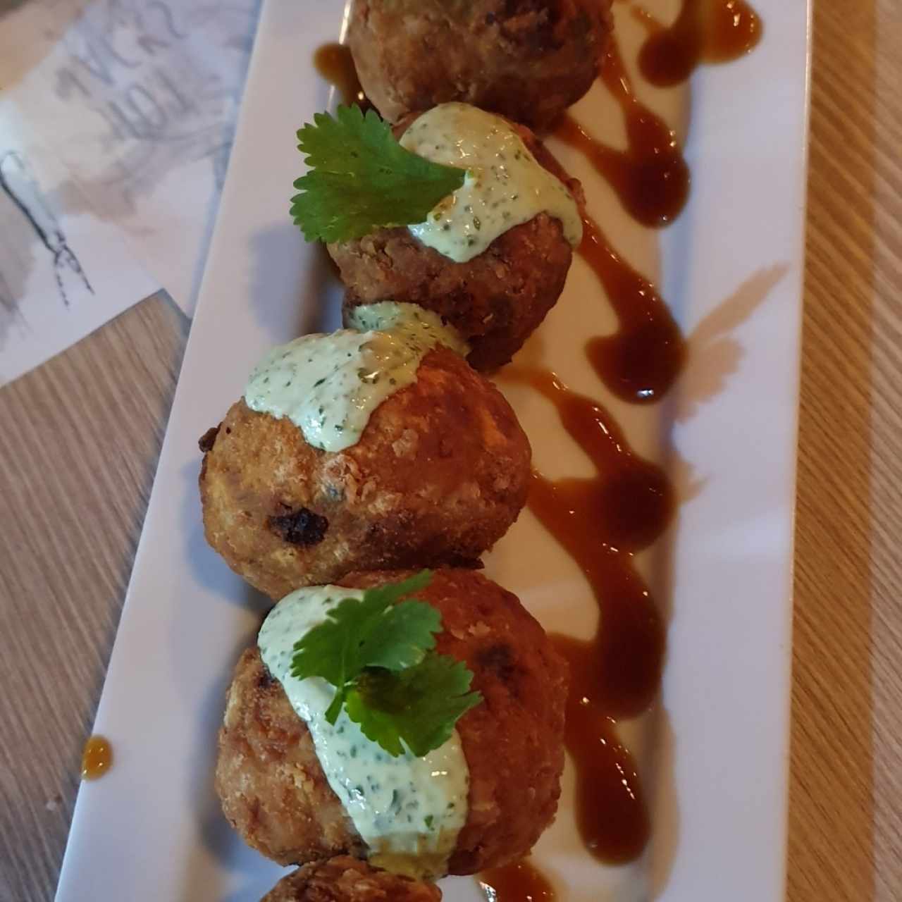 Croquetas de Chorizo con salsa de cilantro