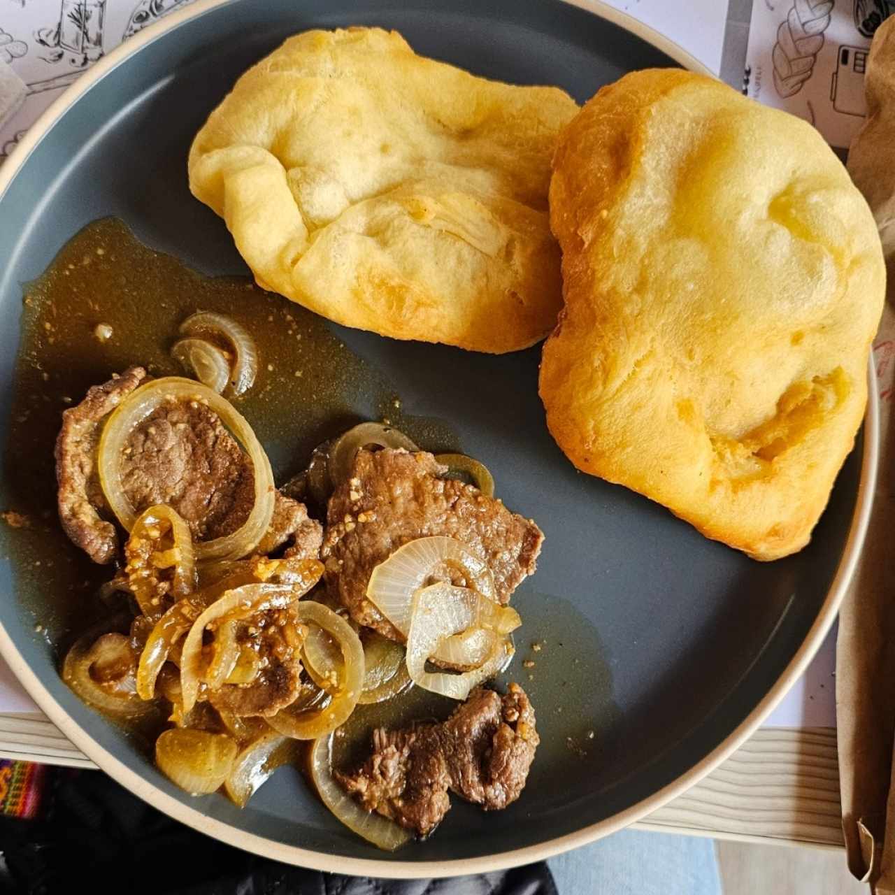 Bistec Encebollado o Bistec de Hígado de Res