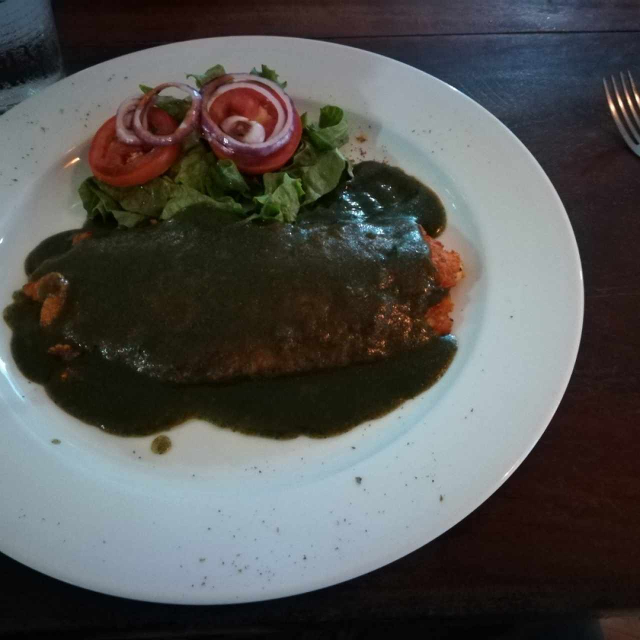 corvina en pimienta verde, la salsa estaba muy salada 