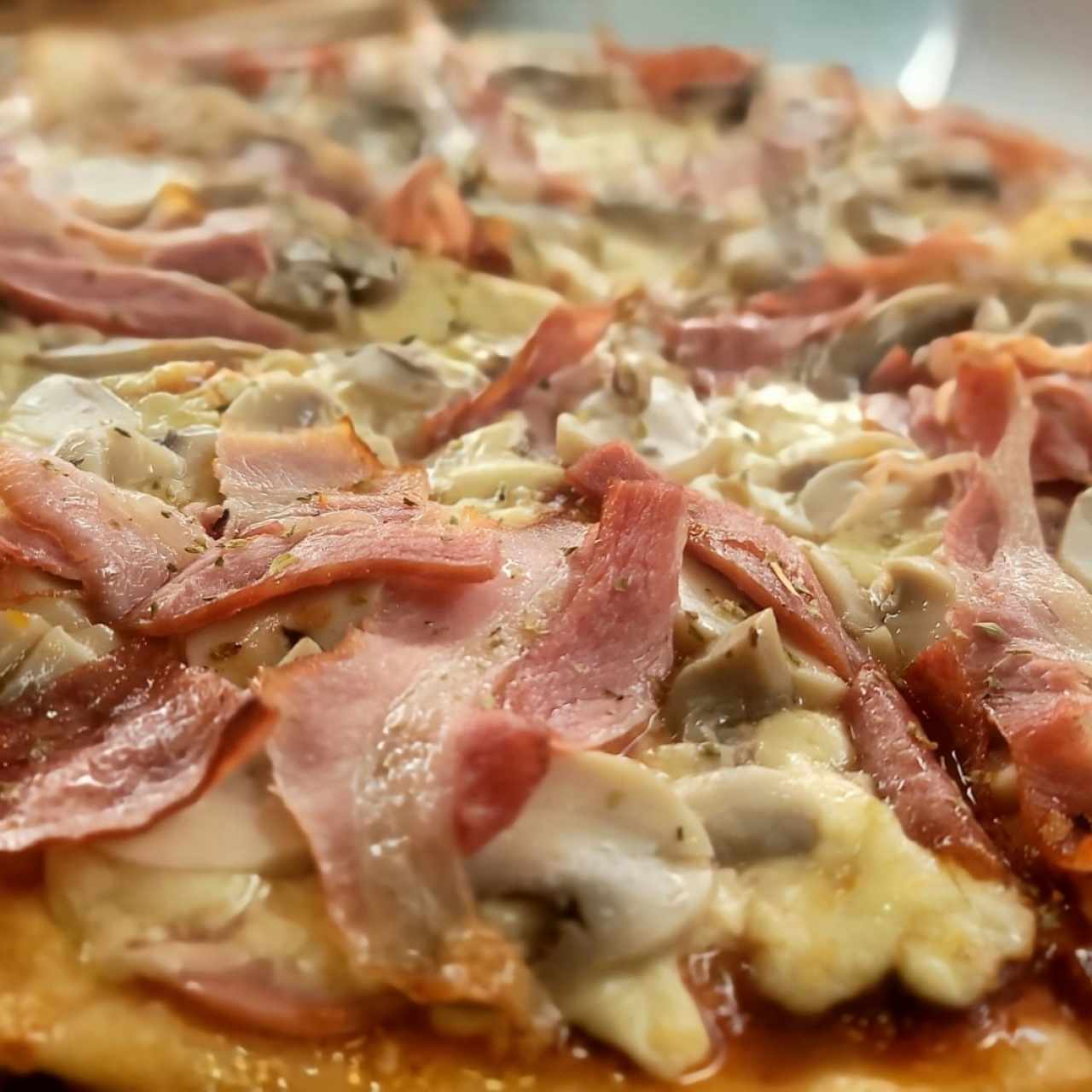 pizza de jamón con hongos 