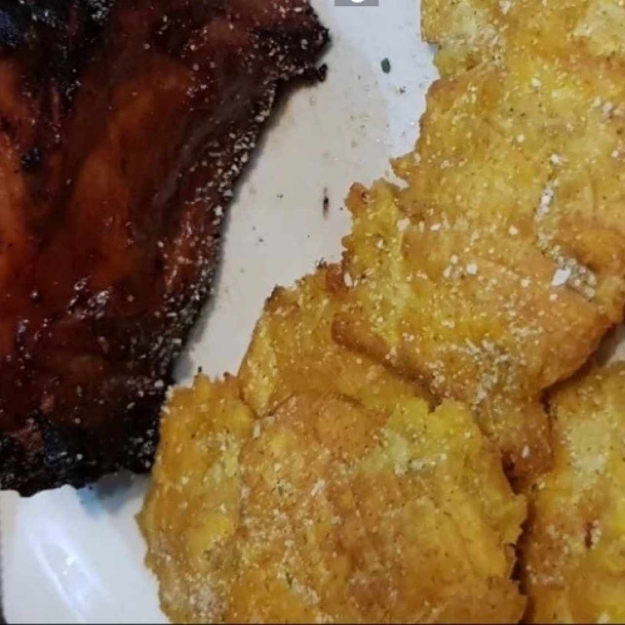 Chuleta a la Parrilla con Patacones