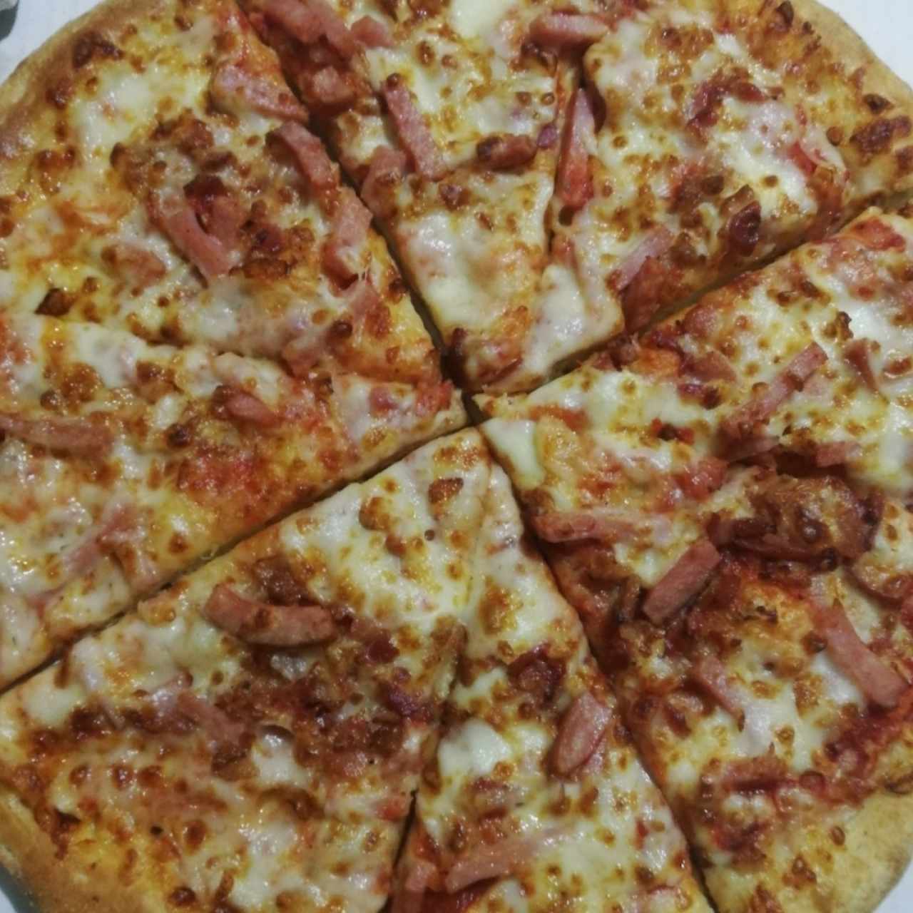 Pizza de jamón y bacon 