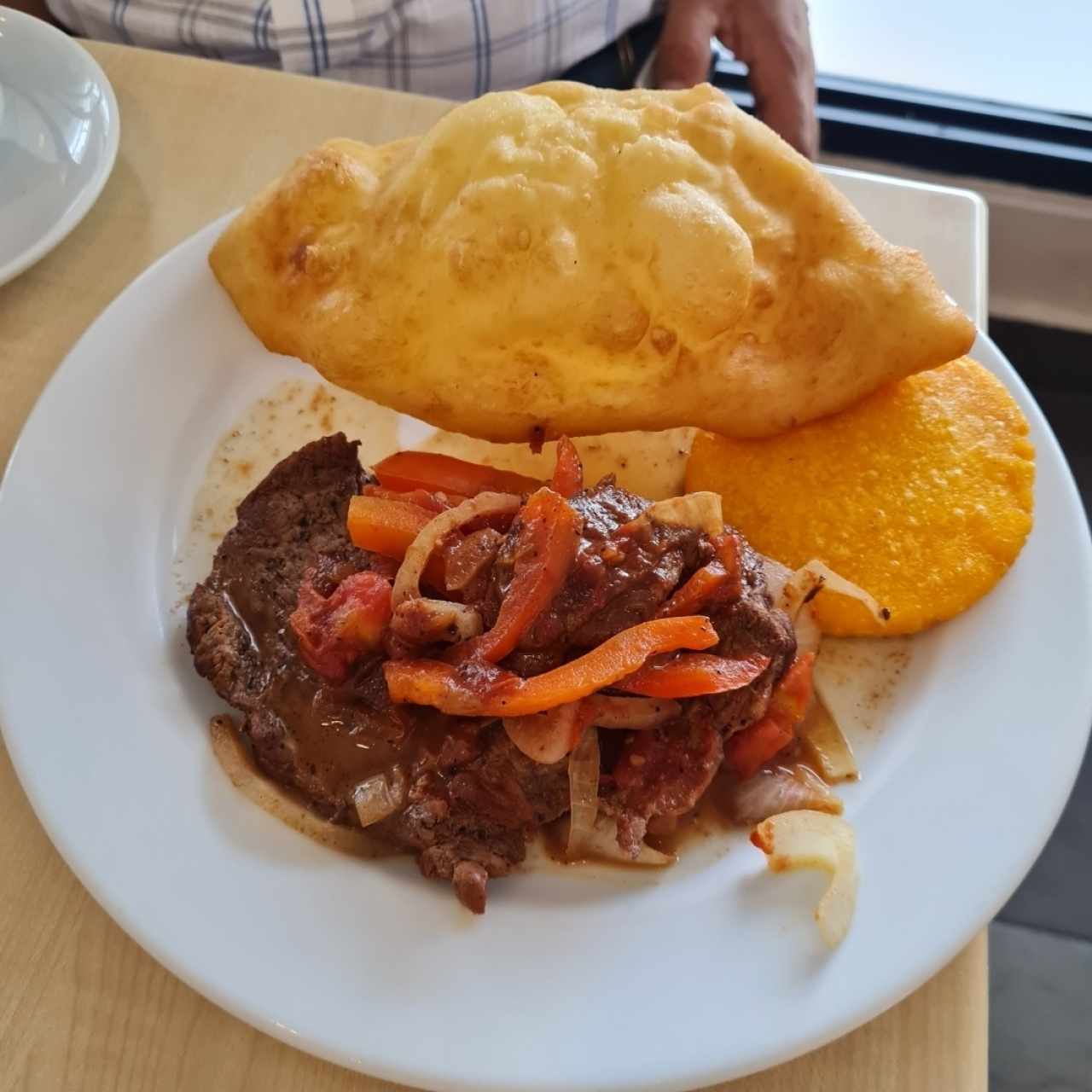 Bistec encebollado