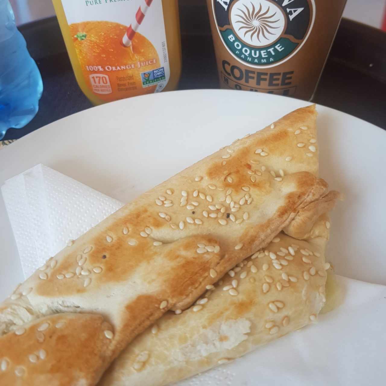 flauta de pollo y café americano