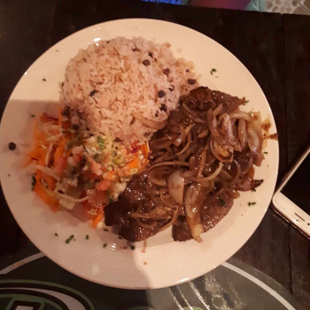 bistec encebollado