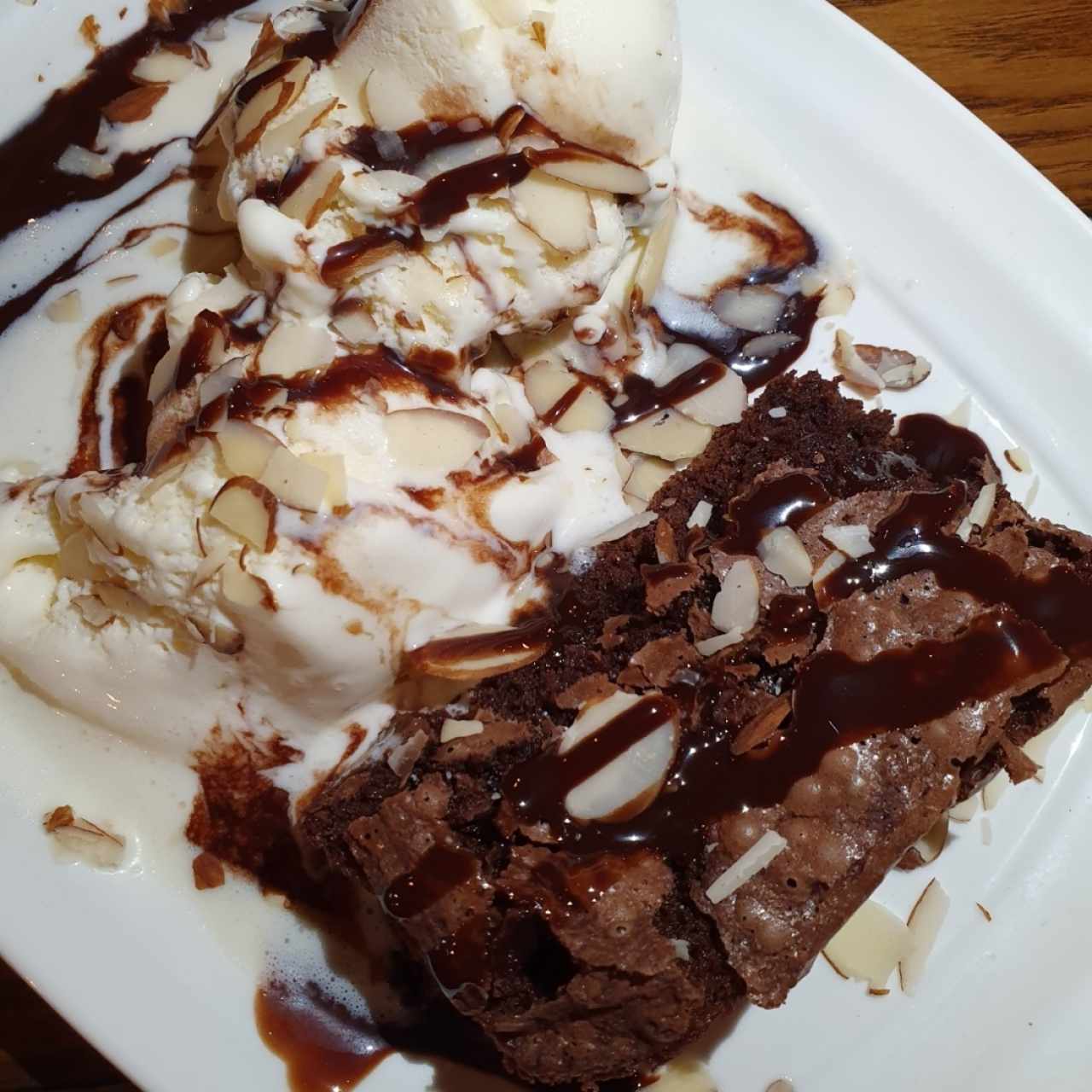 brownie con helado