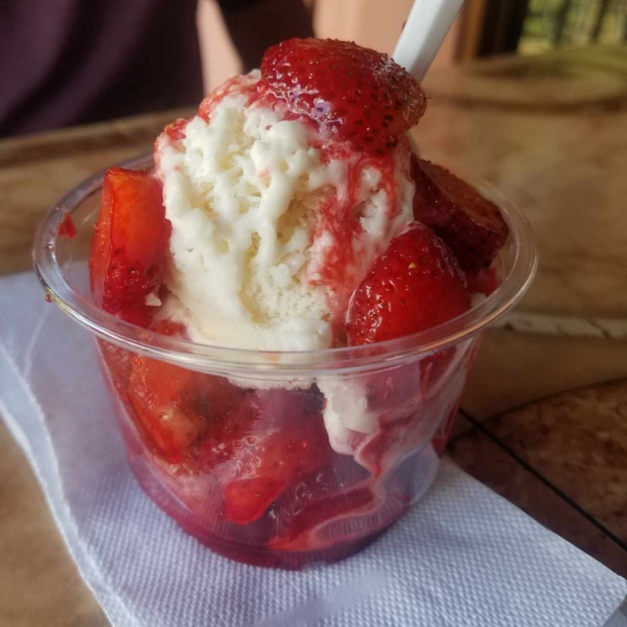 helado con fresas