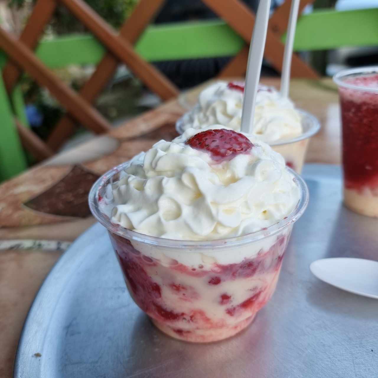 Fresas con crema y leche condensada