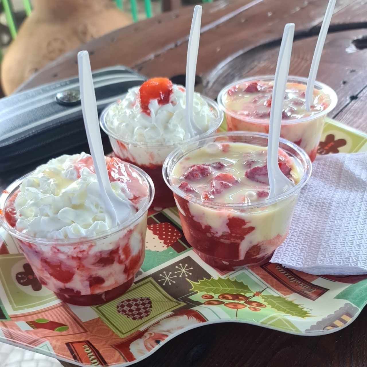 fresas con leche condensada y crema