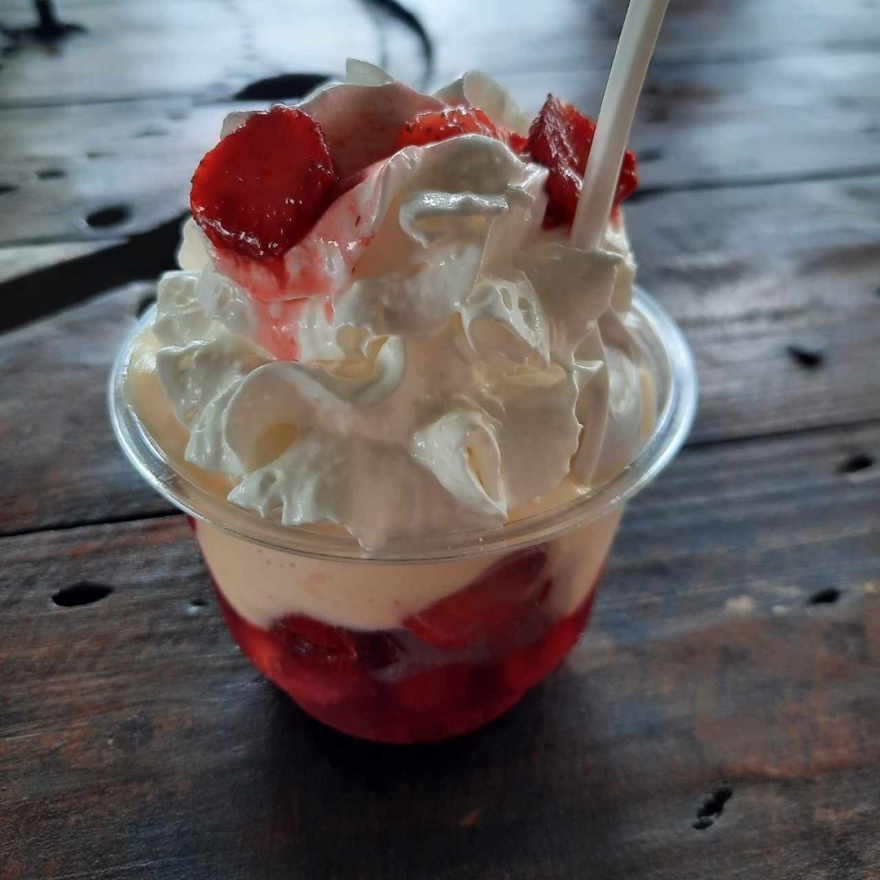 Fresas con natilla y crema