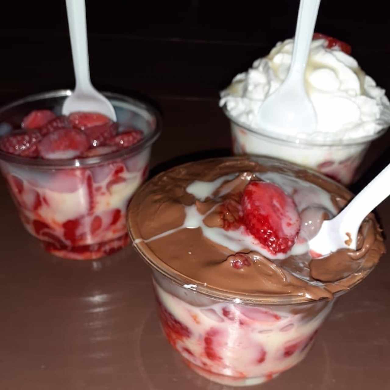 fresas con crema, fresas con leche condensada y fresas con nutella y leche condensada