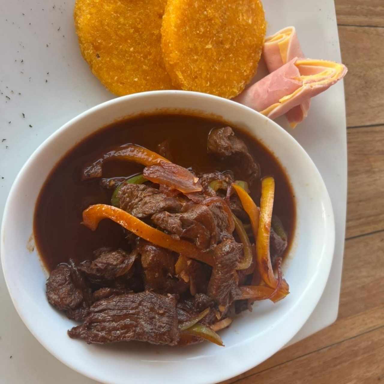 Bistec picado con tortilla 