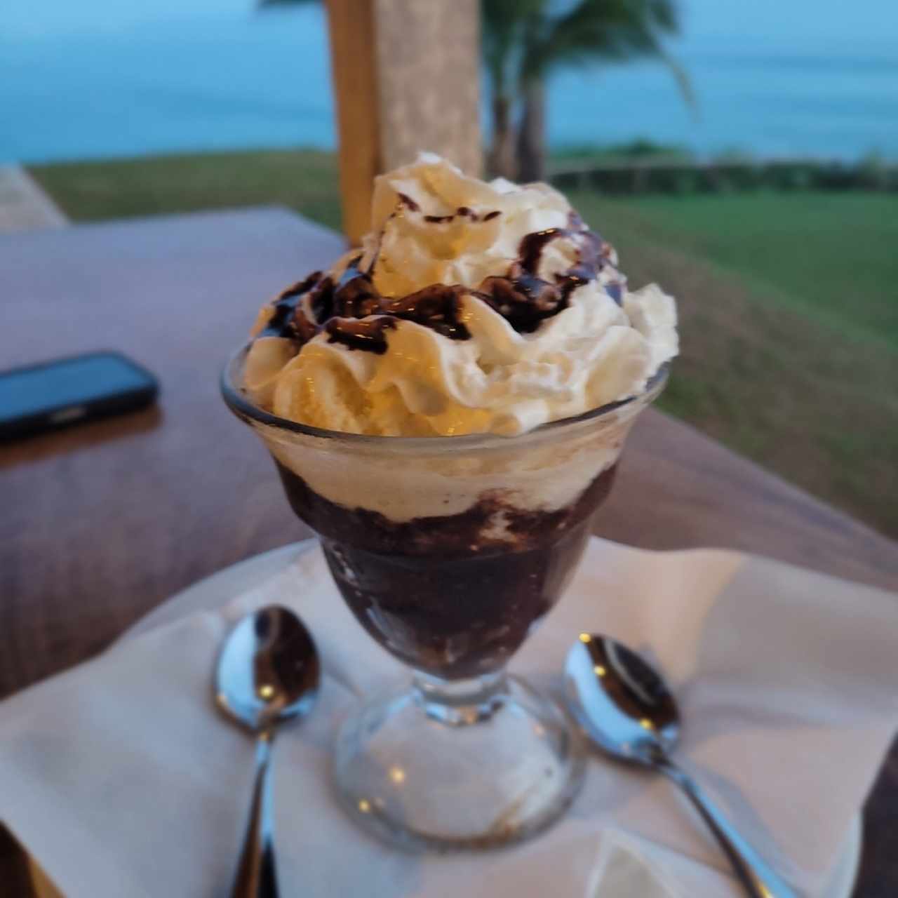 postre- brownie con helado