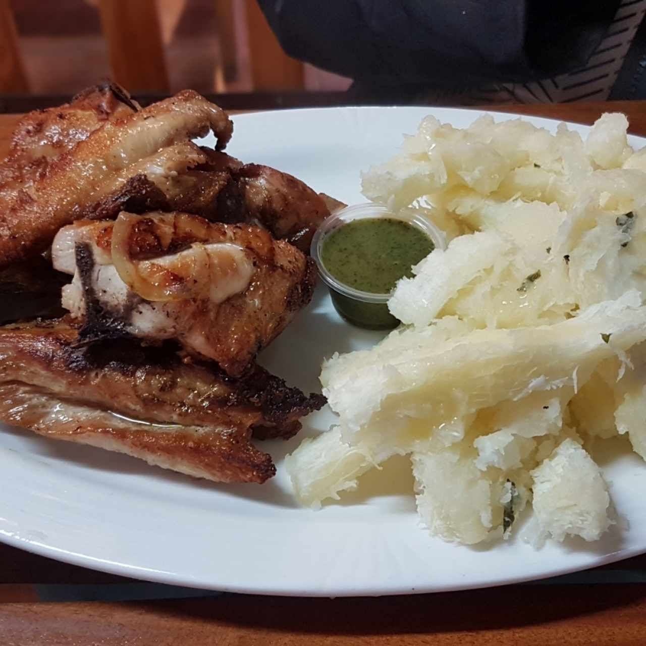 Pollo Asado con yuca