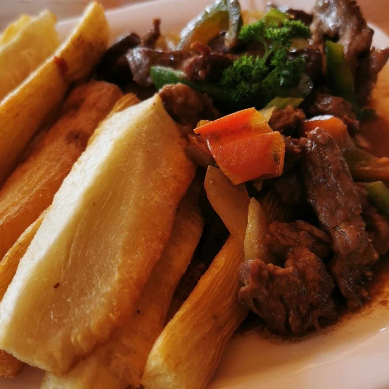 Bistec con yuca