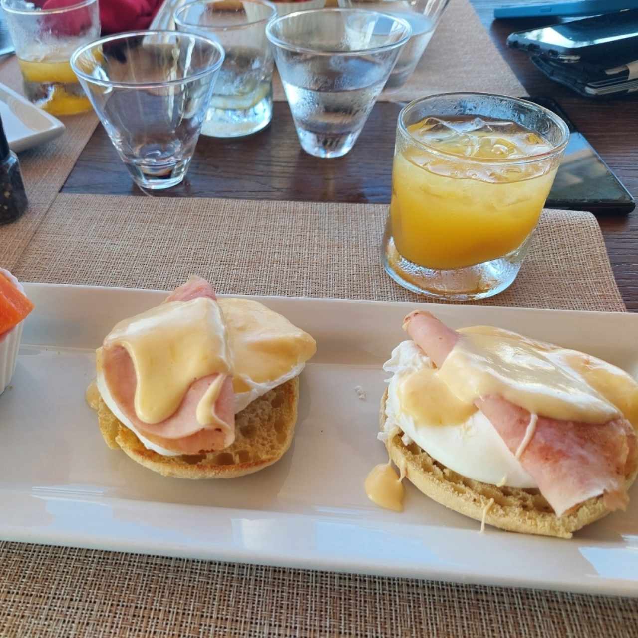 huevos benedictos