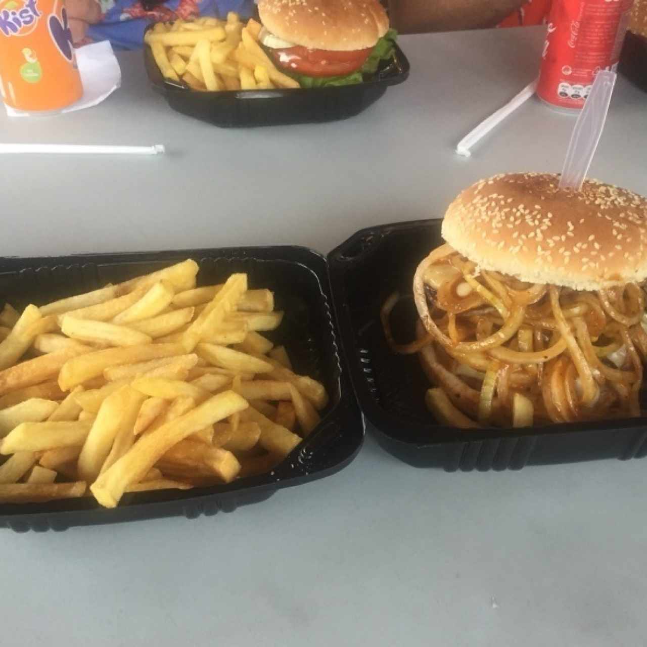 Pikatas Burguer en Combo con Papas