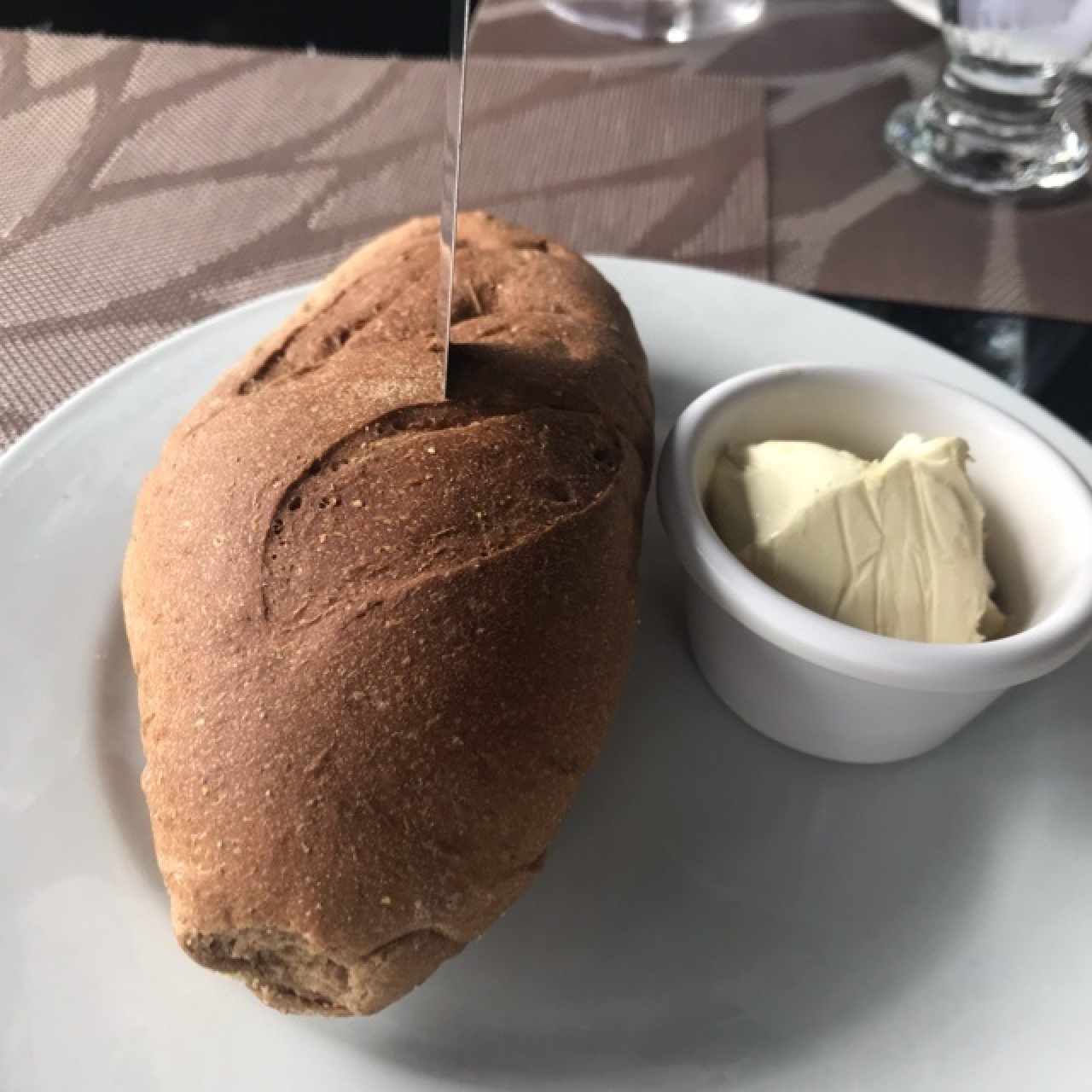 pan de la casa con mantequilla de miel 