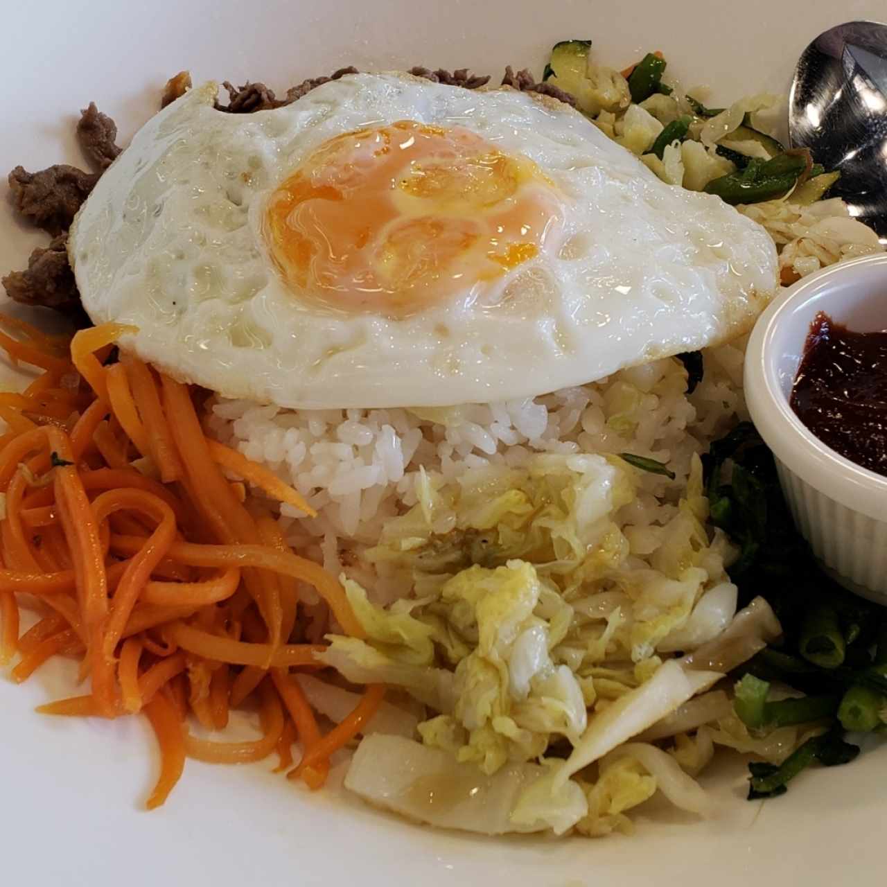 Bibimbap Recién servido (Debes revolverlo bien con la salsa)