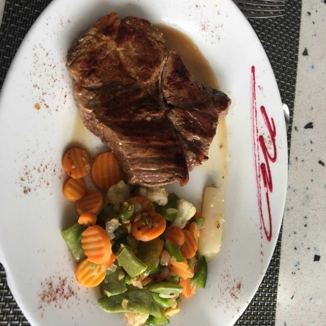 churrasco con vegetales salteados 