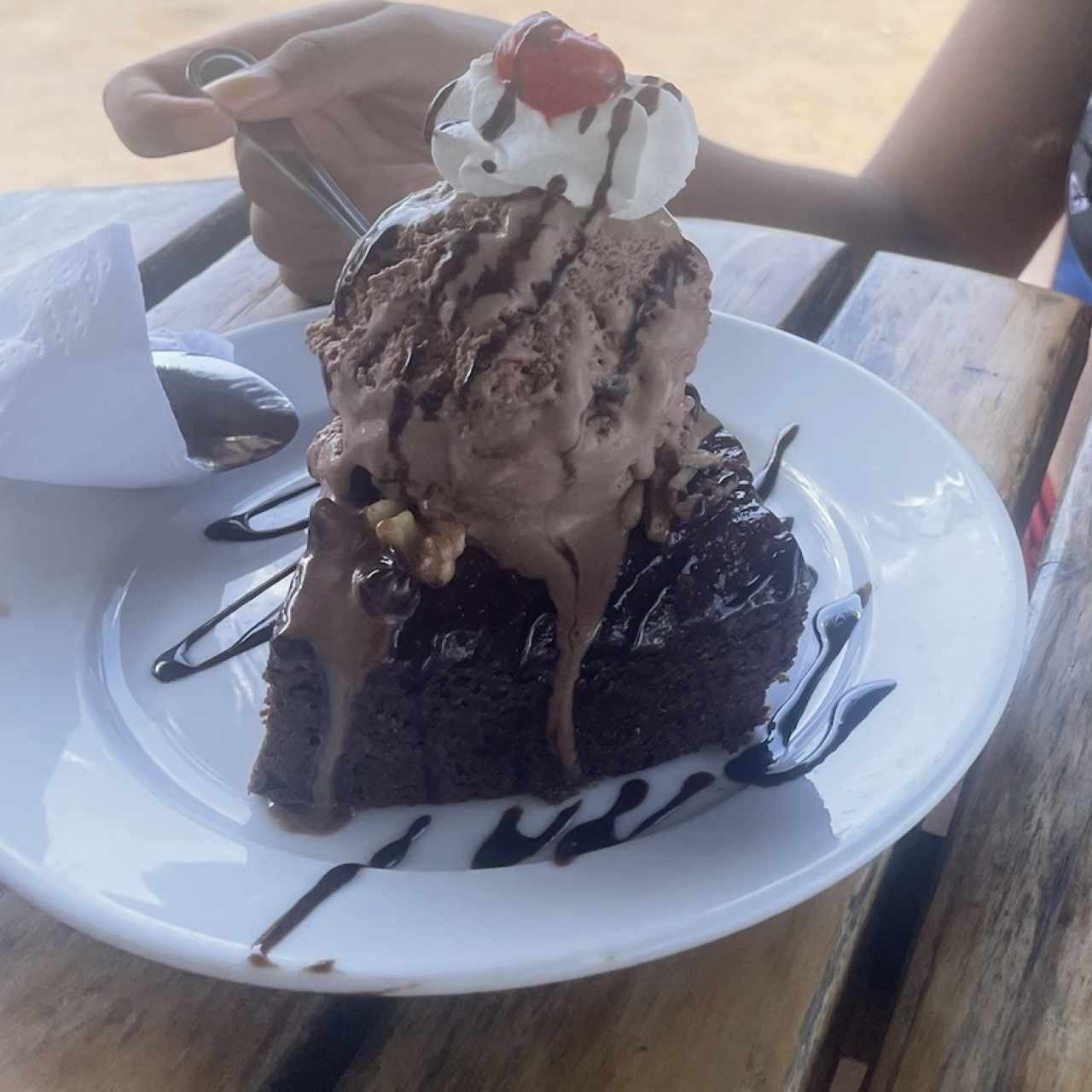 Brownie con helado 