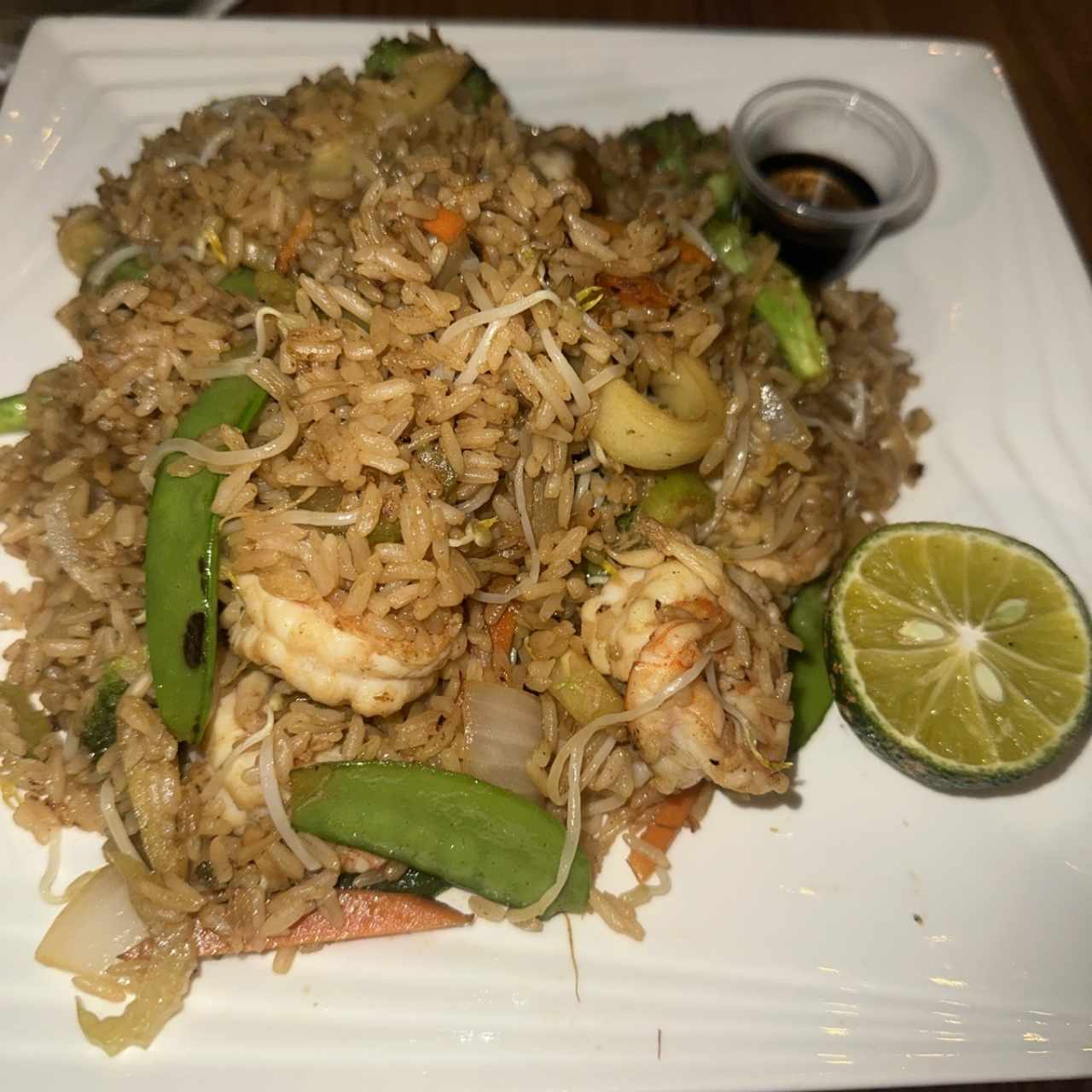 Arroz frito con camarones 