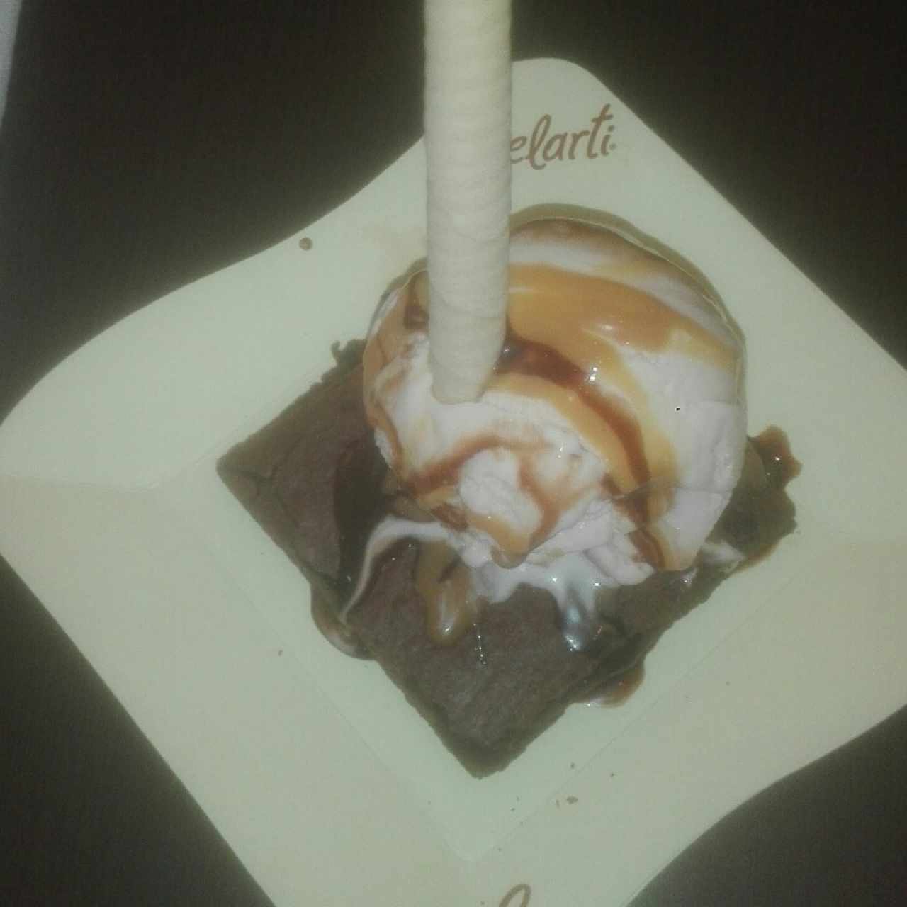 brownie con helado amaretto