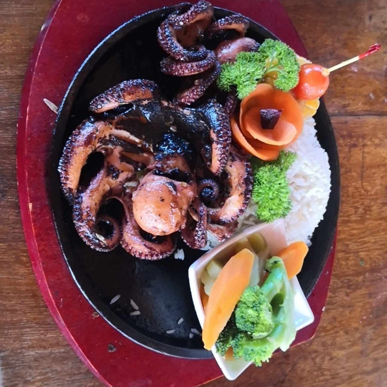 Pulpo a la brasa y arroz con coco 