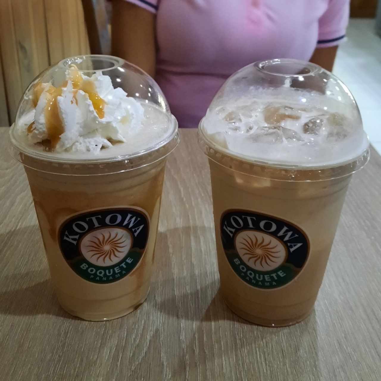 Frappe de caramelo y iced chai vainilla 