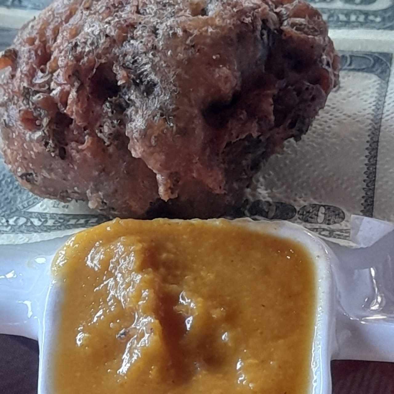 croquetas de bacalao y picante de papaya